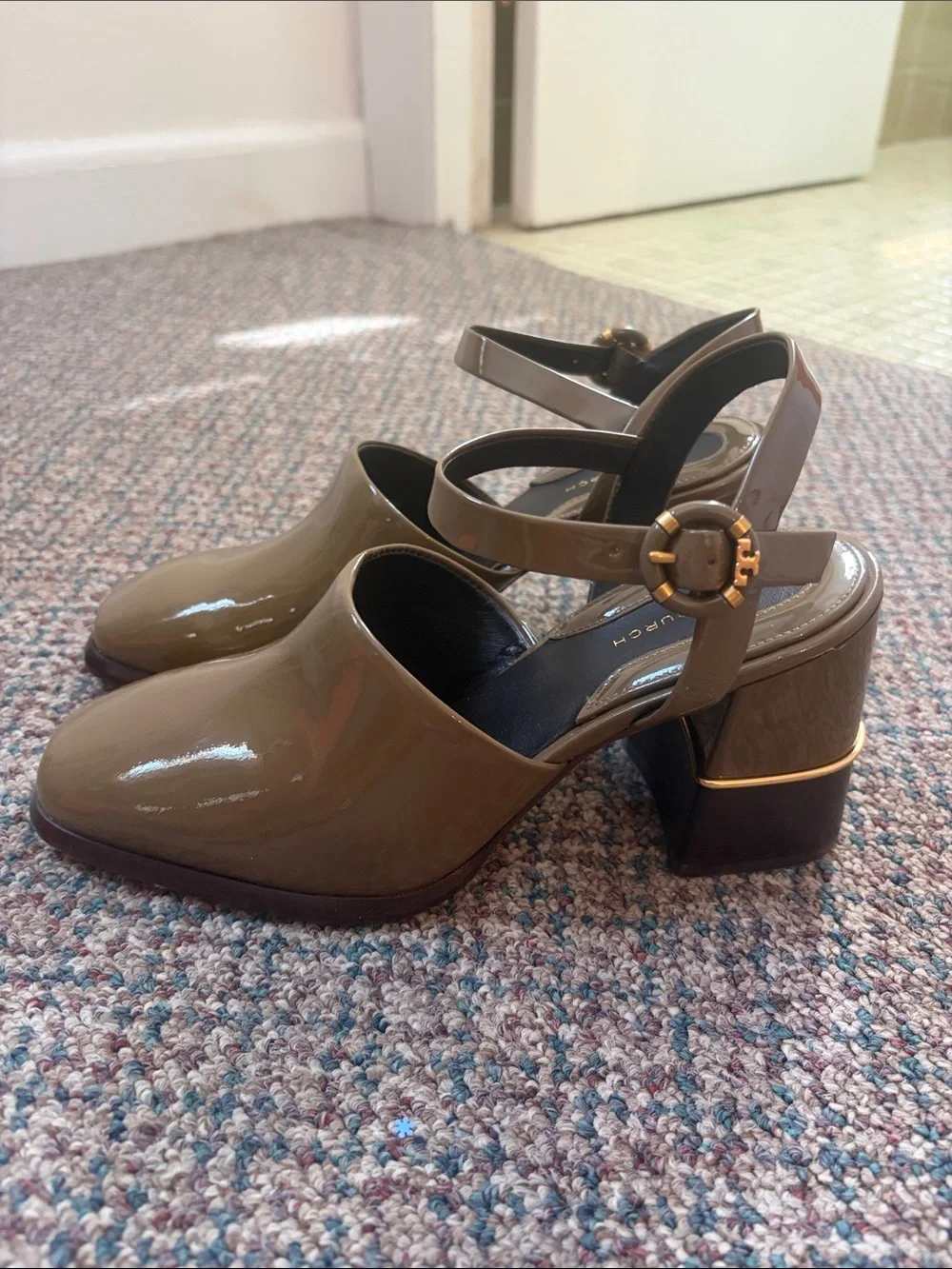 Tory Burch Multi-Logo Mary Jane Pumps in Toasted Sesame size 7